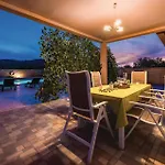Four-bedroom In Tribunj Tribunj (Sibenik-Knin)