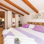 Four-bedroom In Tribunj * Tribunj (Sibenik-Knin)