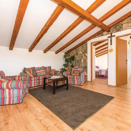 Four-Bedroom Holiday Home In Tribunj * Tribunj (Sibenik-Knin)