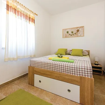Four-Bedroom Holiday Home In Tribunj * Tribunj (Sibenik-Knin)