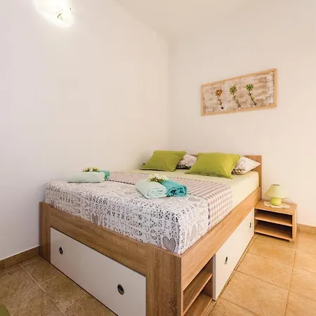 Holiday home Four-Bedroom Holiday Home In Tribunj Tribunj (Sibenik-Knin)