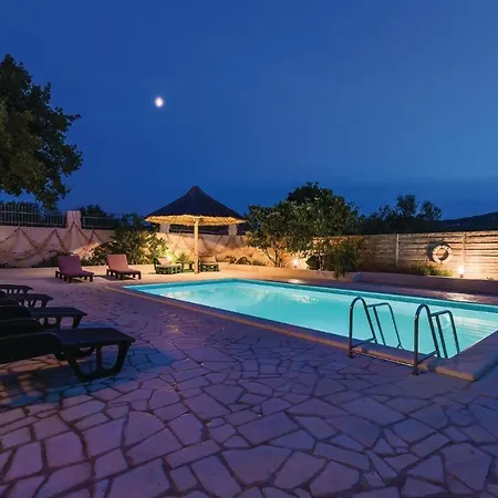 Four-Bedroom Holiday Home In Tribunj Holiday home *