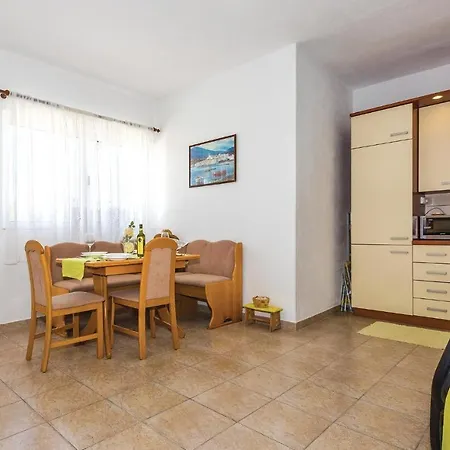 Four-Bedroom Holiday Home In Tribunj Holiday home Tribunj (Sibenik-Knin)