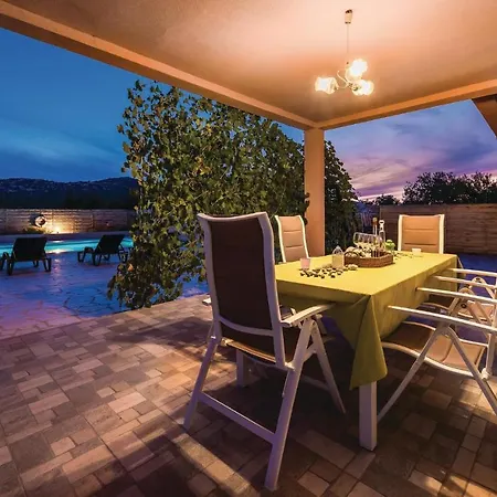 Holiday home Four-Bedroom Holiday Home In Tribunj