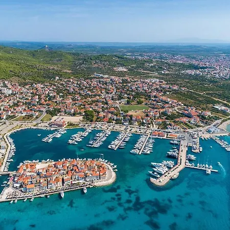 Four-Bedroom Holiday Home In Tribunj