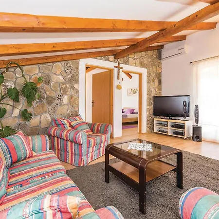 Four-bedroom In Tribunj Сasa de vacaciones
