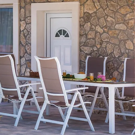 Four-Bedroom Holiday Home In Tribunj Сasa de vacaciones *