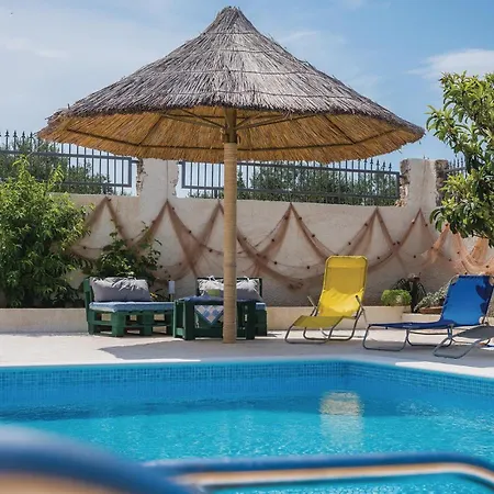 Four-bedroom In Tribunj Сasa de vacaciones Tribalj