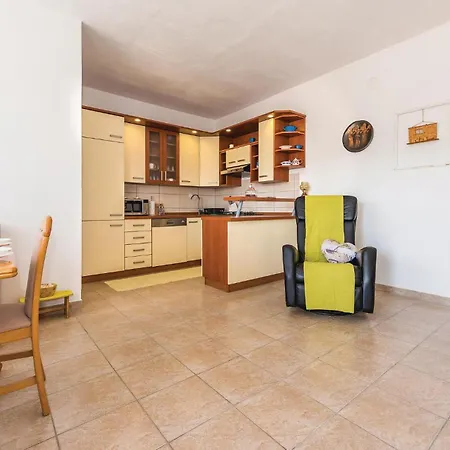 Ferienhaus Four-bedroom In Tribunj *