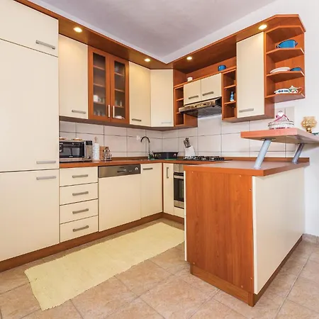 Four-bedroom In Tribunj *