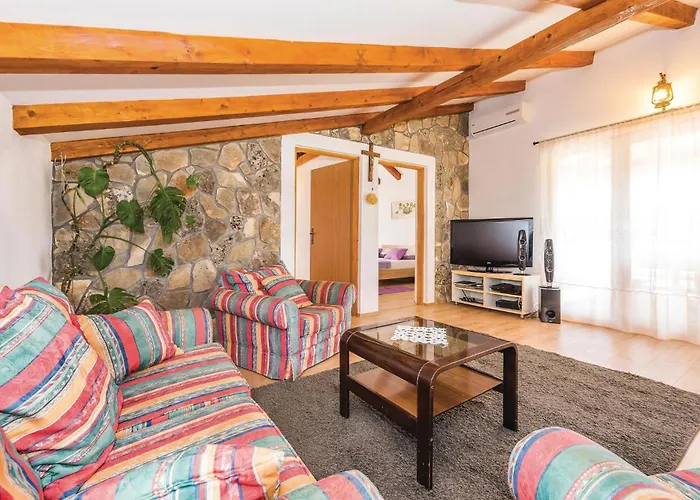 Four-bedroom In Tribunj בית נופש