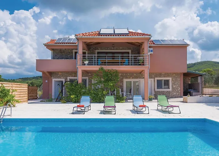 בית נופש Four-bedroom In Tribunj