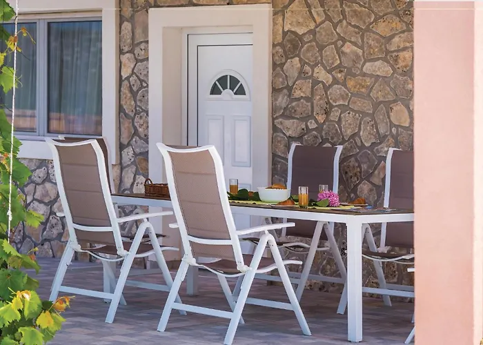 Four-Bedroom Holiday Home In Tribunj Сasa de vacaciones *