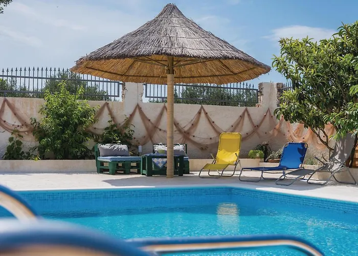 Four-bedroom In Tribunj בית נופש Tribalj