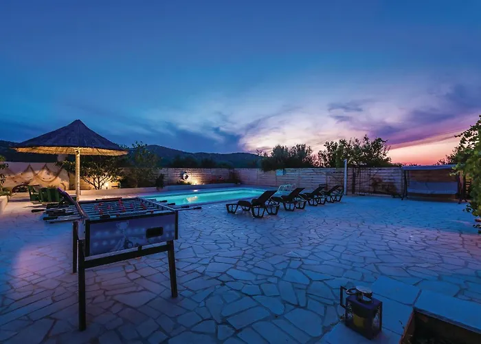 Four-bedroom In Tribunj *