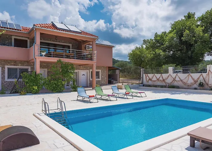 Four-Bedroom Holiday Home In Tribunj Сasa de vacaciones