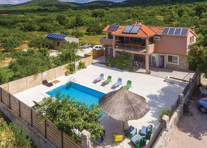 Four-Bedroom Holiday Home In Tribunj Сasa de vacaciones *