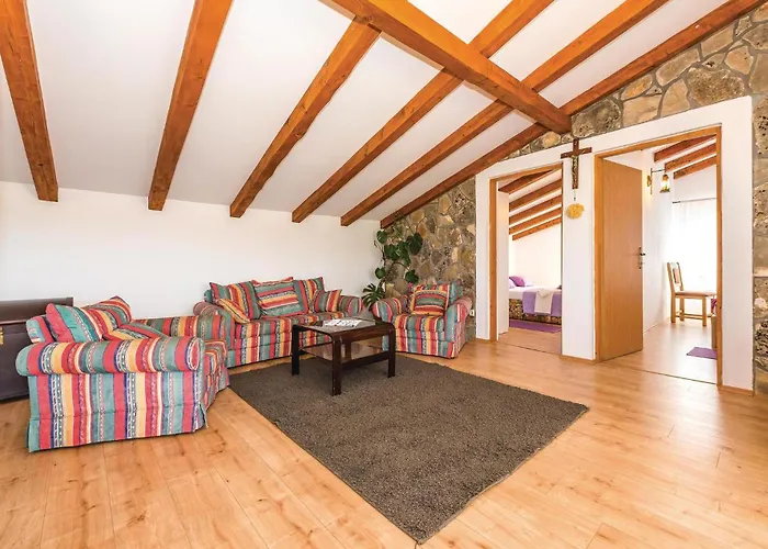 בית נופש Four-bedroom In Tribunj Tribalj