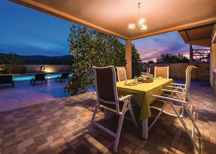 Four-Bedroom Holiday Home In Tribunj Tribalj