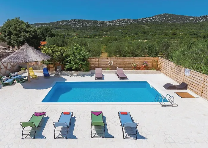 Сasa de vacaciones Four-Bedroom Holiday Home In Tribunj *