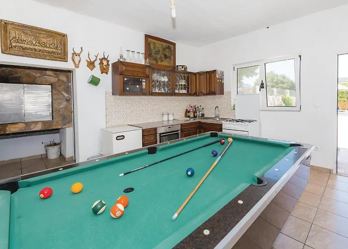 Four-Bedroom Holiday Home In Tribunj Сasa de vacaciones *