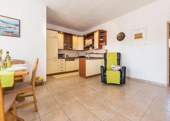 Сasa de vacaciones Four-Bedroom Holiday Home In Tribunj *